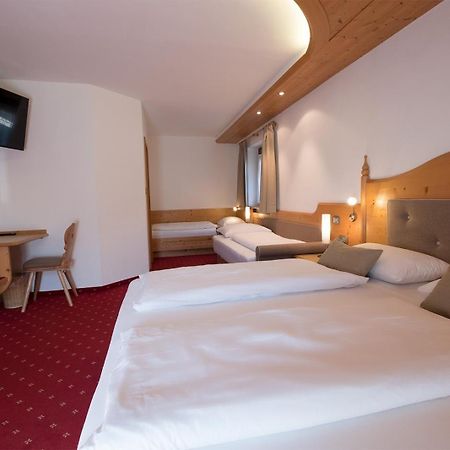 Garni Alba Bed & Breakfast St. Ulrich in Gröden Exterior foto