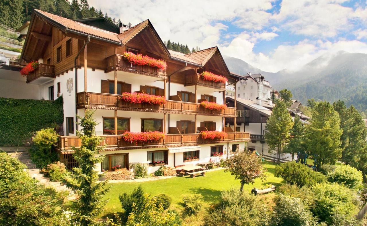 Garni Alba Bed & Breakfast St. Ulrich in Gröden Exterior foto