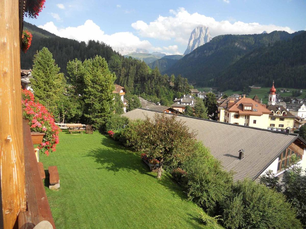 Garni Alba Bed & Breakfast St. Ulrich in Gröden Exterior foto