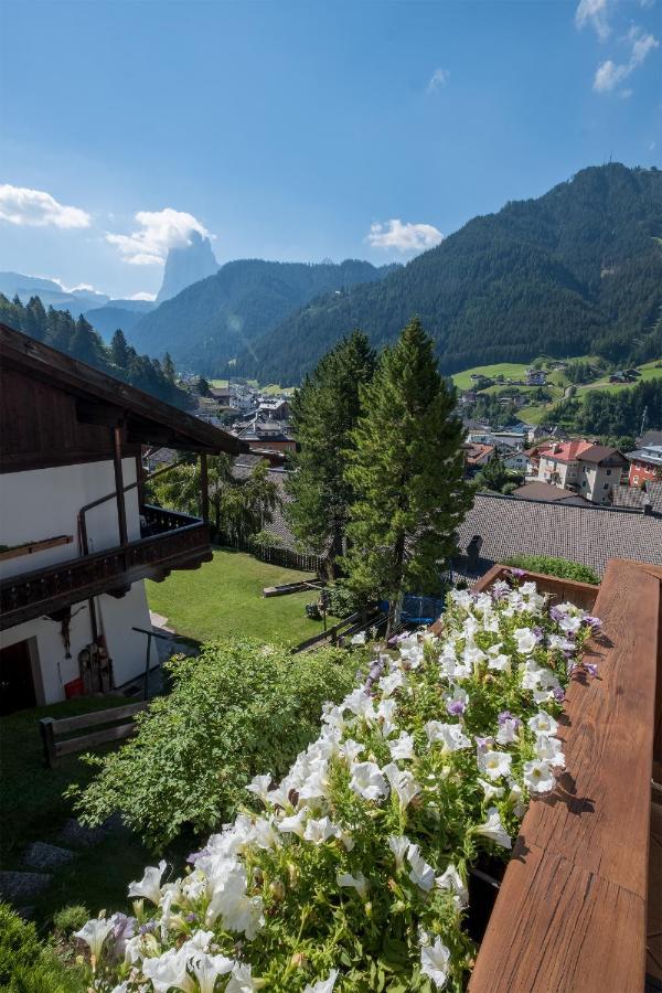 Garni Alba Bed & Breakfast St. Ulrich in Gröden Exterior foto