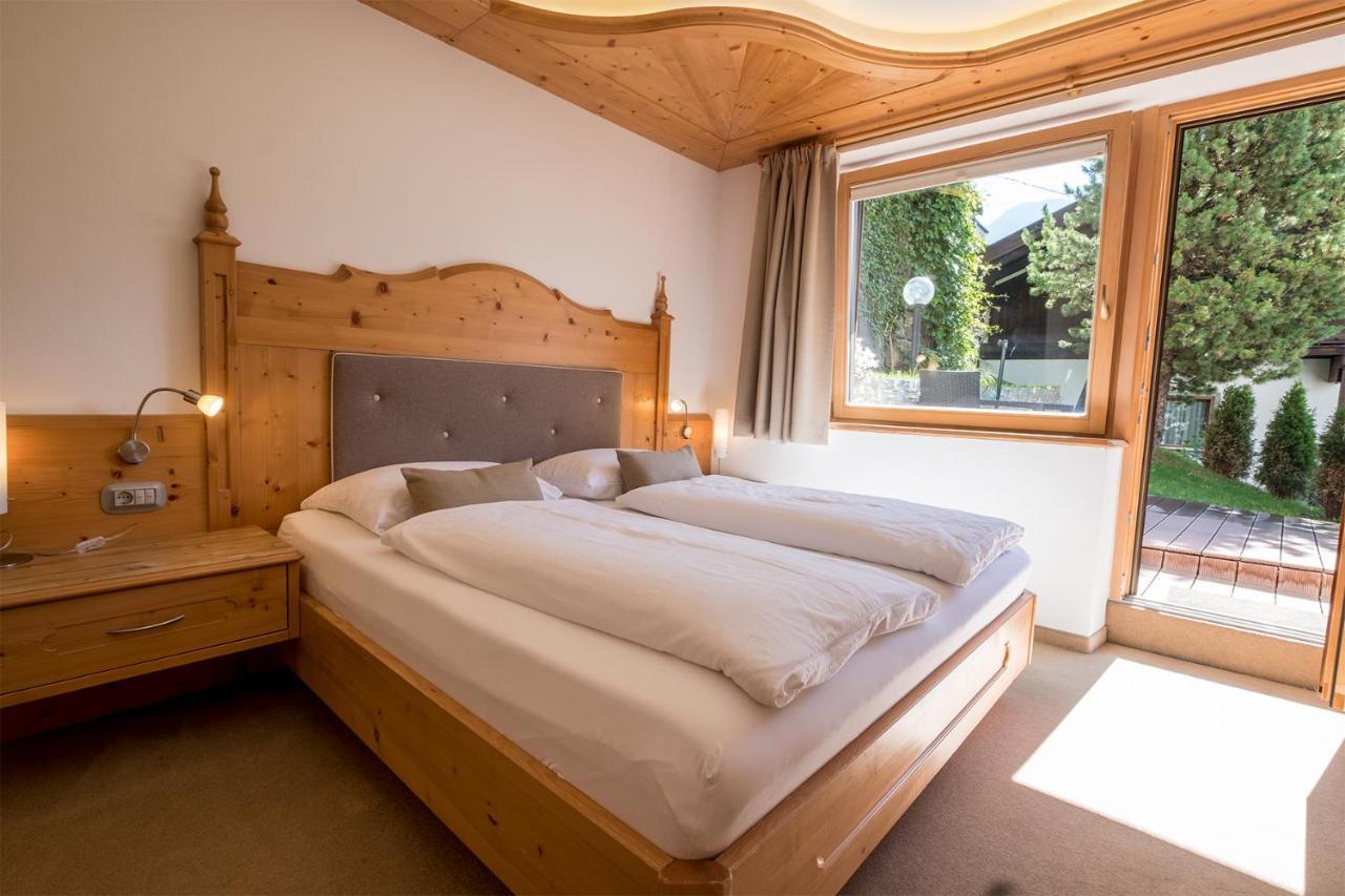 Garni Alba Bed & Breakfast St. Ulrich in Gröden Exterior foto