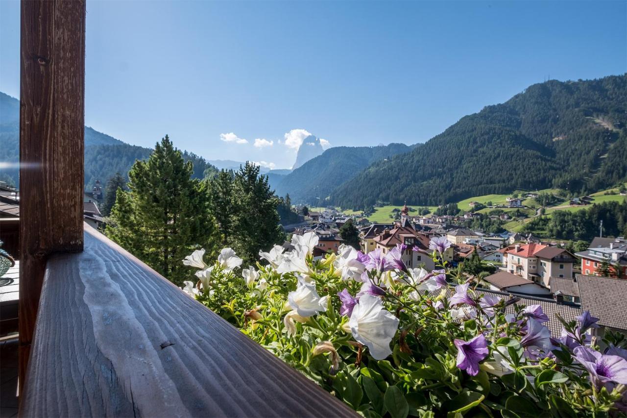 Garni Alba Bed & Breakfast St. Ulrich in Gröden Exterior foto
