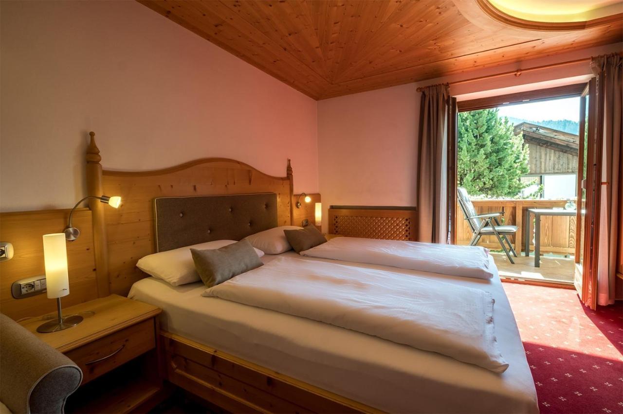 Garni Alba Bed & Breakfast St. Ulrich in Gröden Exterior foto